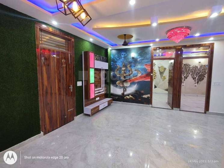 4 Bedroom 120 Sq.Yd. Builder Floor in Dwarka Mor Delhi