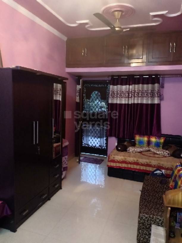 Resale 2 Bedroom 800 Sq.Ft. Apartment in Arun Vihar Sector 37, Sector