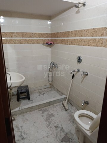 Attached Bathroom in 2 BHK Builder Floor at Lajpat Nagar – for Rent