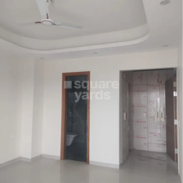 Room in 3 BHK Builder Floor at Sector 57 – for Rent