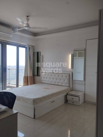 Room in 3 BHK Apartment at Raheja Ridgewood, Goregaon East – for Rent