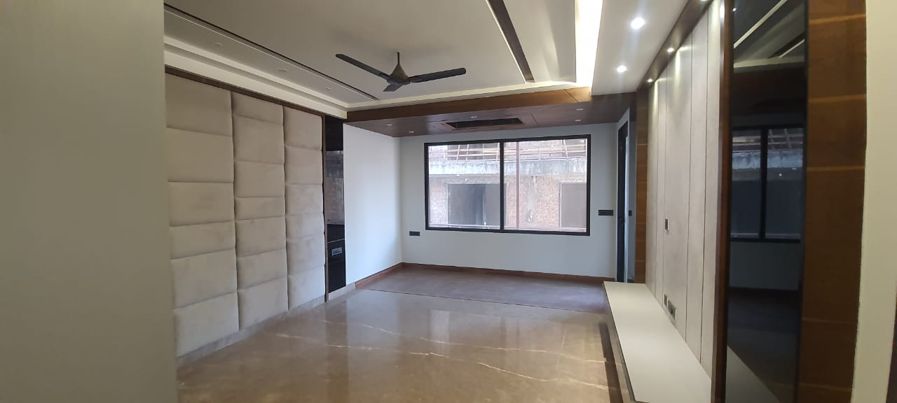 Rental 4 Bedroom 4500 Sq.Ft. Builder Floor in Dlf Phase ii Gurgaon