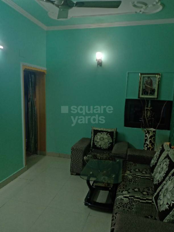 Resale 2 Bedroom 750 Sq.Ft. Apartment in Arun Vihar Sector 37, Sector