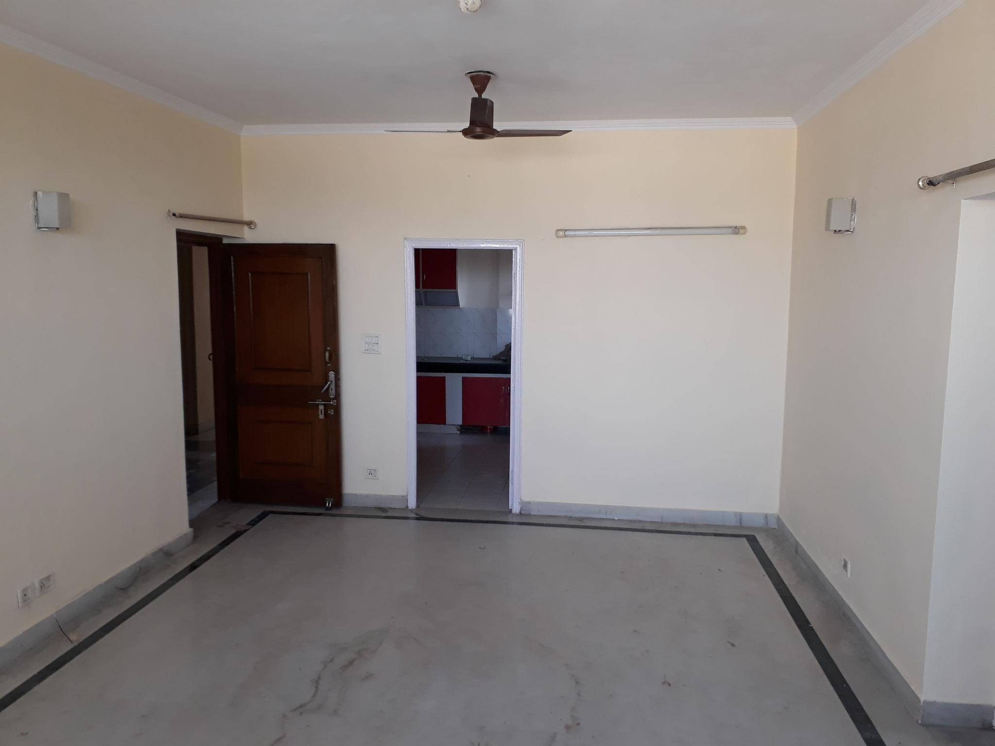 Rental 3 Bedroom 1700 Sq.Ft. Apartment in Parsvnath Edens, Gn Sector