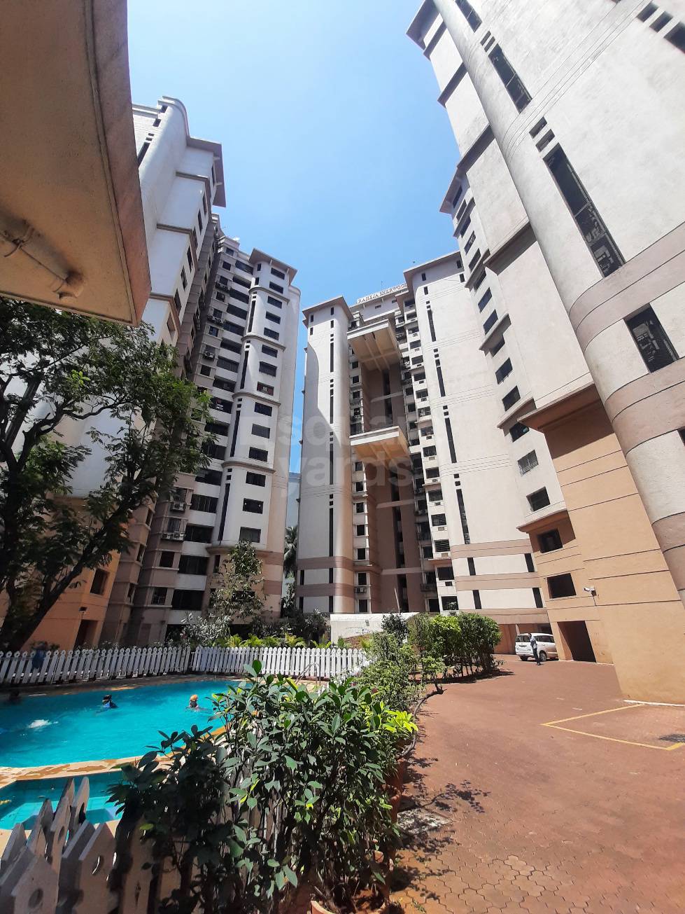 Rental 3 Bedroom 1200 Sq.Ft. Apartment in Raheja Sherwood, Goregaon