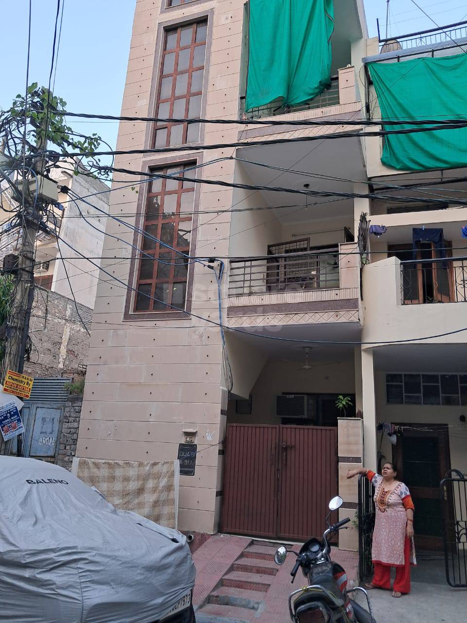 Rental 2 Bedroom 100 Sq.Yd. Builder Floor in Mansarover Garden Delhi