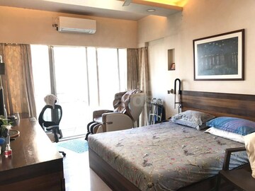 Bedroom in 4 BHK Apartment at Andheri West – for Sale