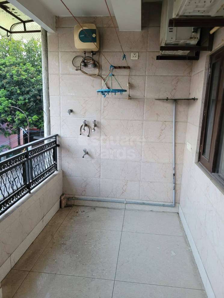 3 Bedroom 32 Sq.Mt. Builder Floor in Rohini Sector 7 Delhi