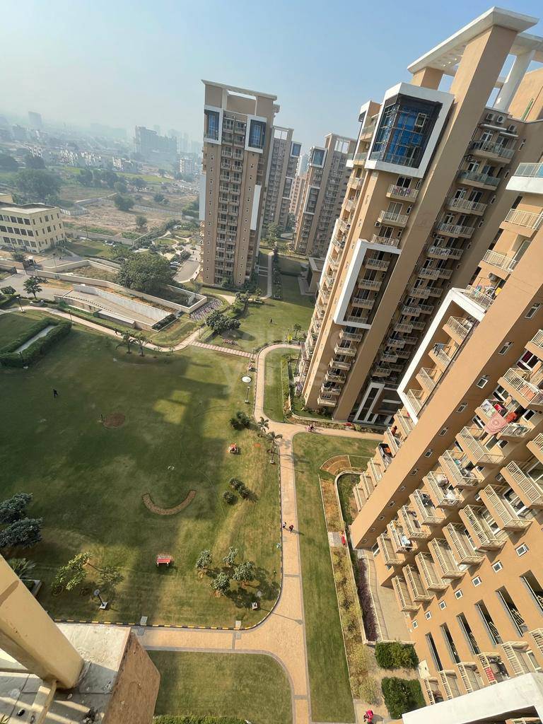 Rental 3 Bedroom 1900 Sq.Ft. Apartment in Emaar Palm Gardens, Sector 83