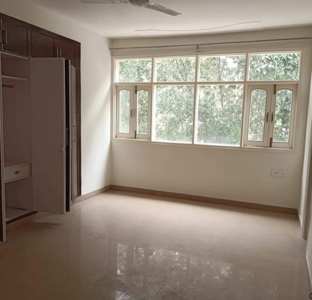 Resale 3 Bedroom 2000 Sq.Ft. Apartment in Saraswati Narmada Ganga