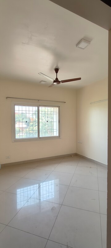 Room in 3 BHK Apartment at Brahma Avenue, Kondhwa – for Rent