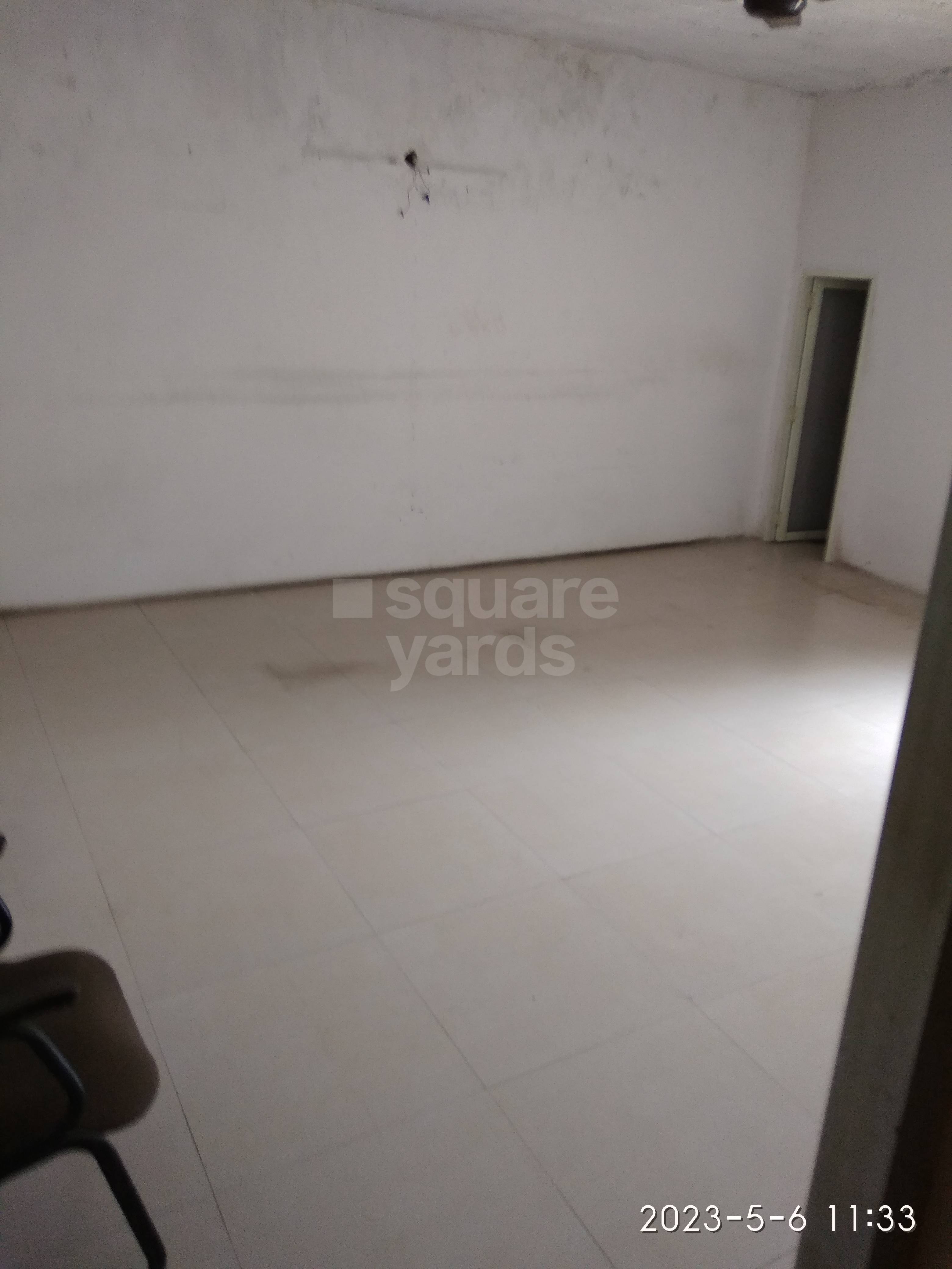 Rental Commercial Office Space 300 Sq.Ft. in Industrial Area Phase ii