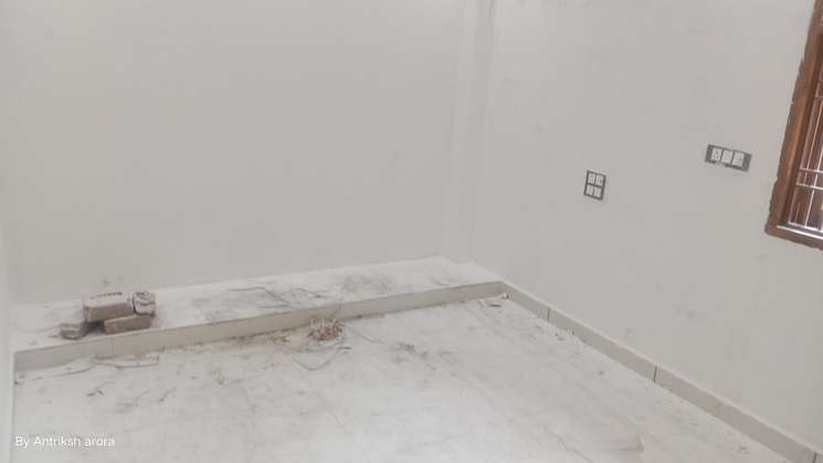 3.5 Bedroom 100 Sq.Yd. Builder Floor in Bhola Nath Nagar Delhi