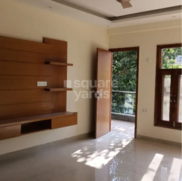 Room in 4 BHK Builder Floor at Ansal Esencia - Amara Villas, Sector 67 – for Rent