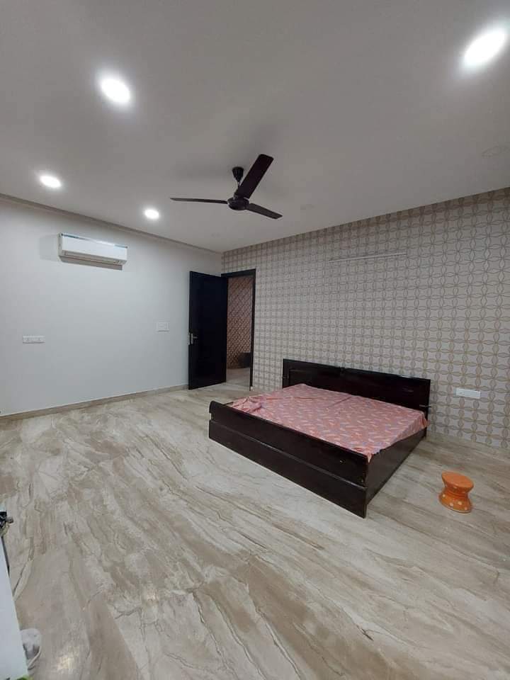 Rental 4 Bedroom 2412 Sq.Ft. Builder Floor in Pitampura Delhi 5451673