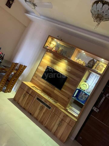Room in 3 BHK Apartment at Veena Crest, Andheri West – for Rent