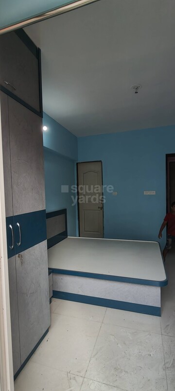 Room in 2 BHK Apartment at Vedant Kingston Atlantis, Nibm Annexe – for Rent