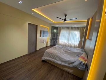 Bedroom in 2 BHK Apartment at Juhu – for Rent