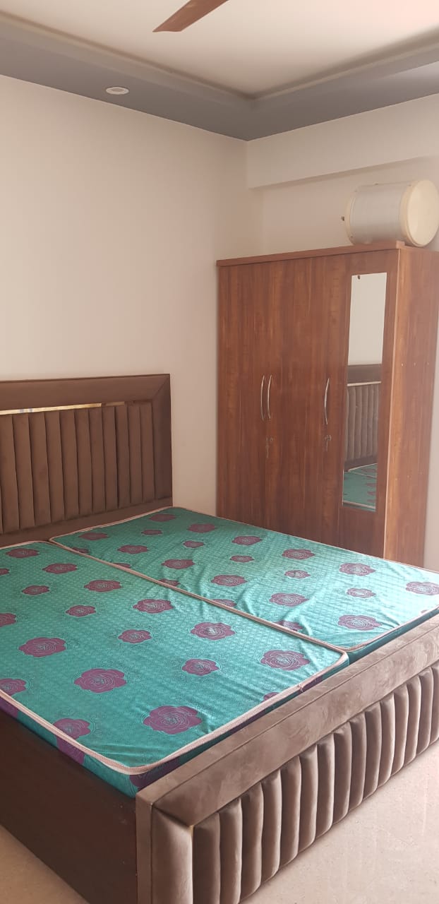 Rental Studio 200 Sq.Ft. Apartment in Emaar Palm Hills, Sector 77 Gurgaon 5473969