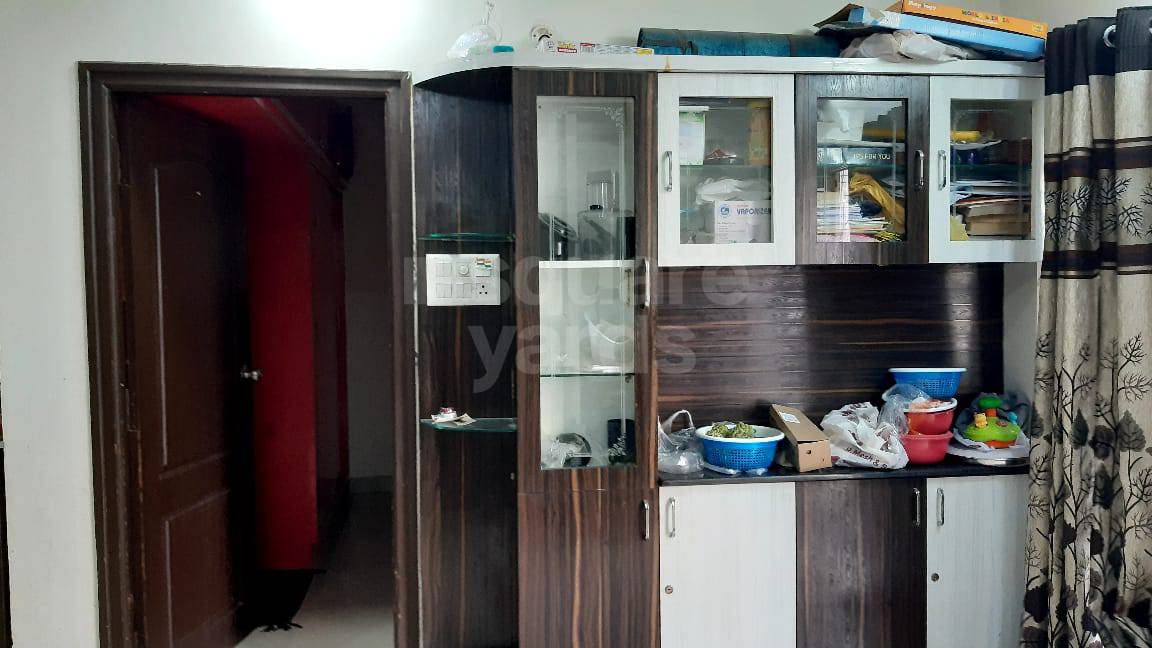 Rental 3 Bedroom 1600 Sq.Ft. Apartment in Divya shakti Apartment