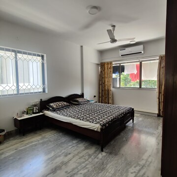 Bedroom in 2 BHK Apartment at Juhu – for Rent