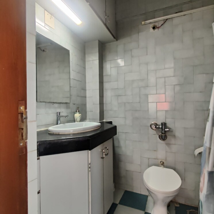 Bathroom, juhu 2 Bedroom 1000 Sq.Ft. Apartment In Juhu Mumbai 5488637