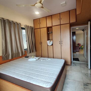 Master Bedroom in 2 BHK Apartment at Juhu – for Rent