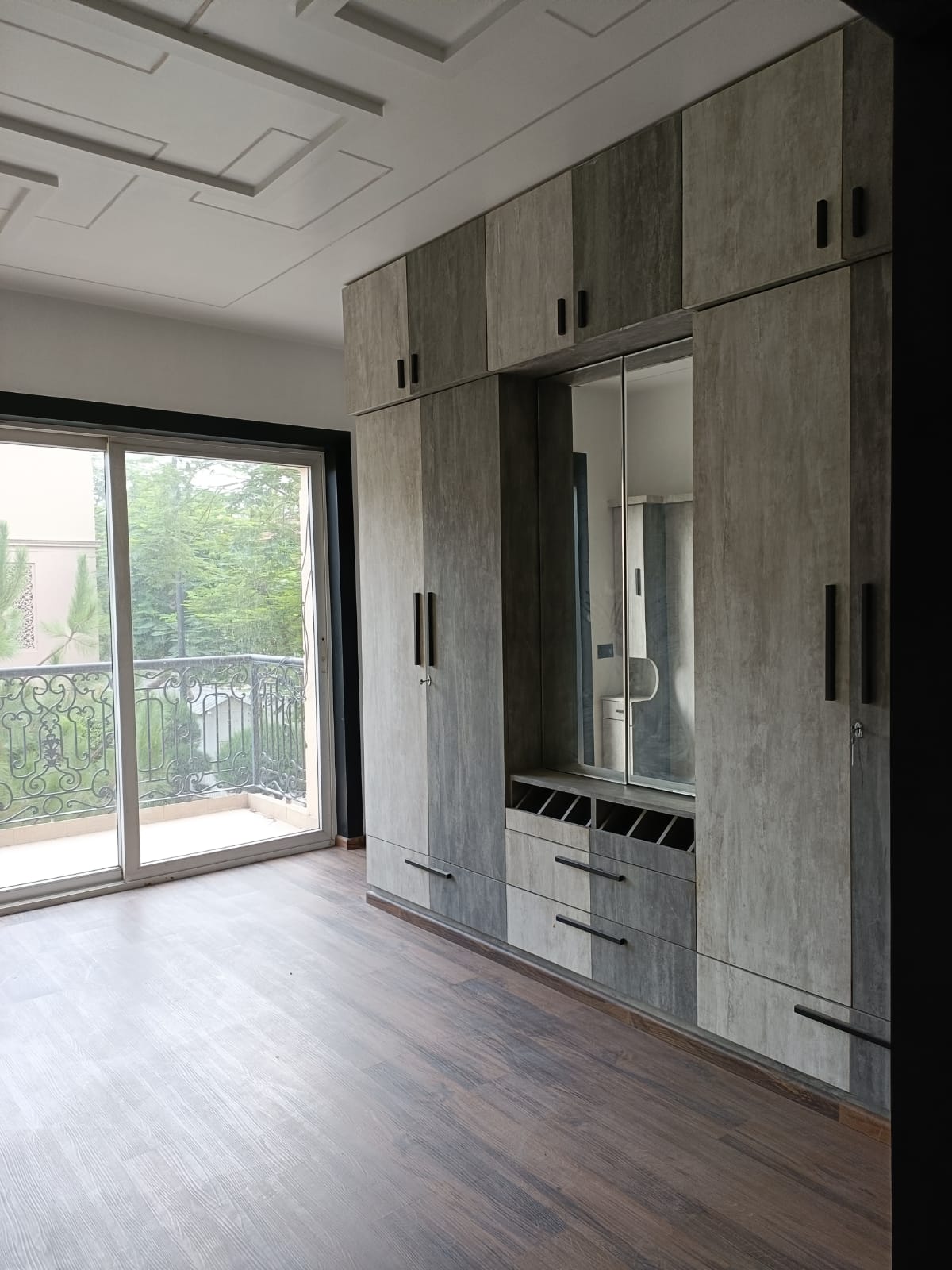 Resale 4 Bedroom 3200 Sq.Ft. Villa in Shalimar Paradise, Faizabad Road