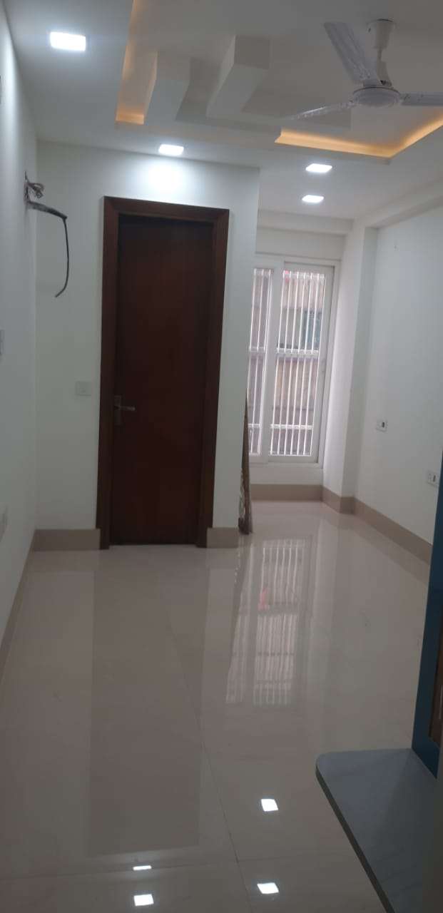 3 Bedroom 1125 Sq.Ft. Builder Floor in Vivek Vihar Delhi