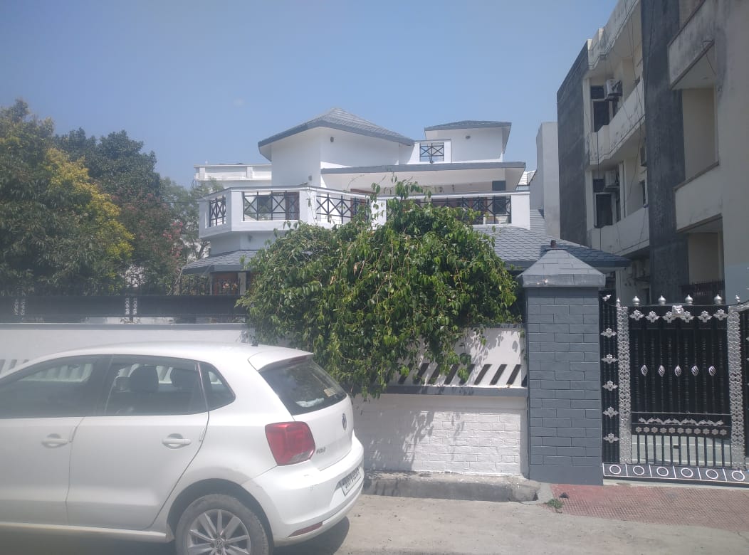 Resale 4 Bedroom 450 Sq.Ft. Independent House in Race Course Dehradun