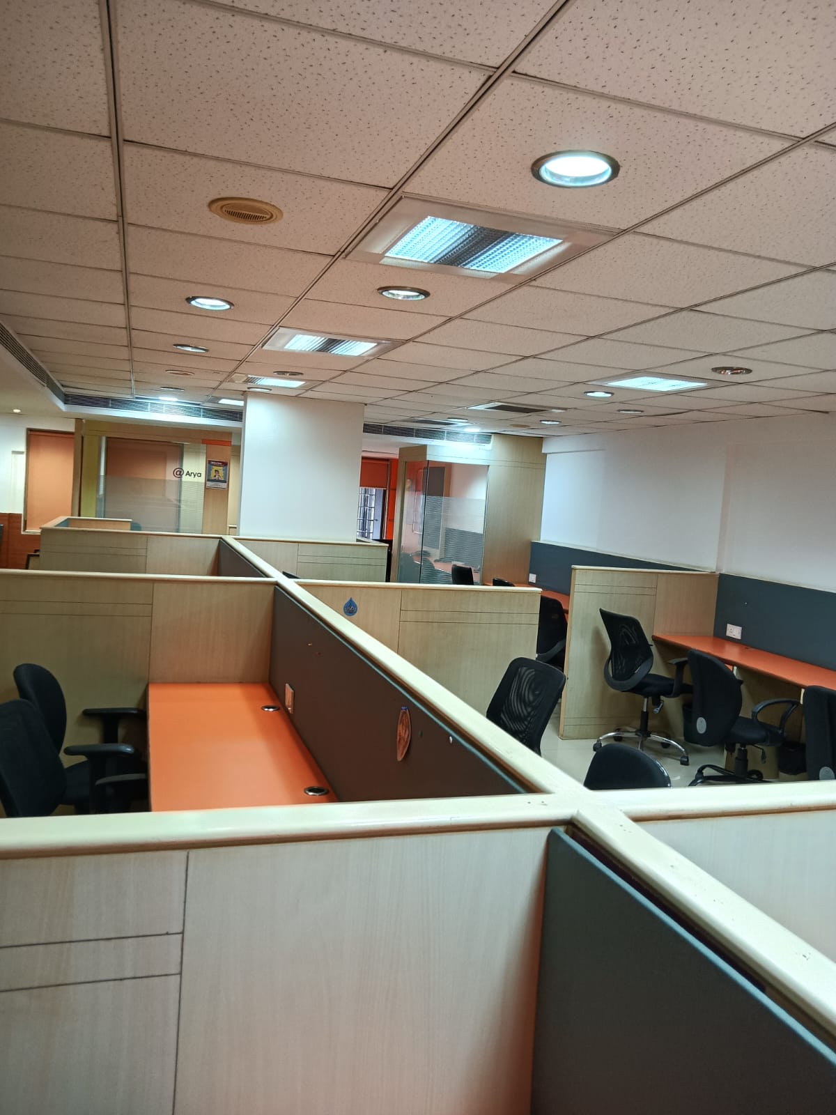 Rental Commercial Office Space 2525 Sq.Ft. in Baba House, Andheri East