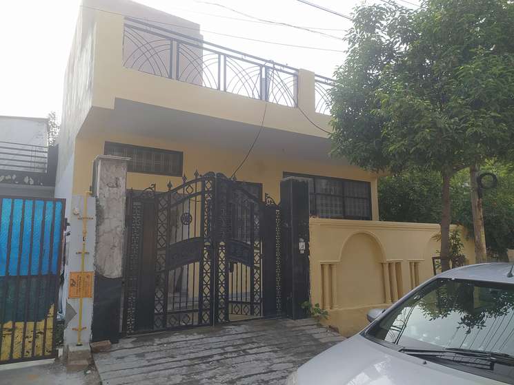 3 Bedroom 147 Sq.Mt. Independent House in Sector 45 Noida