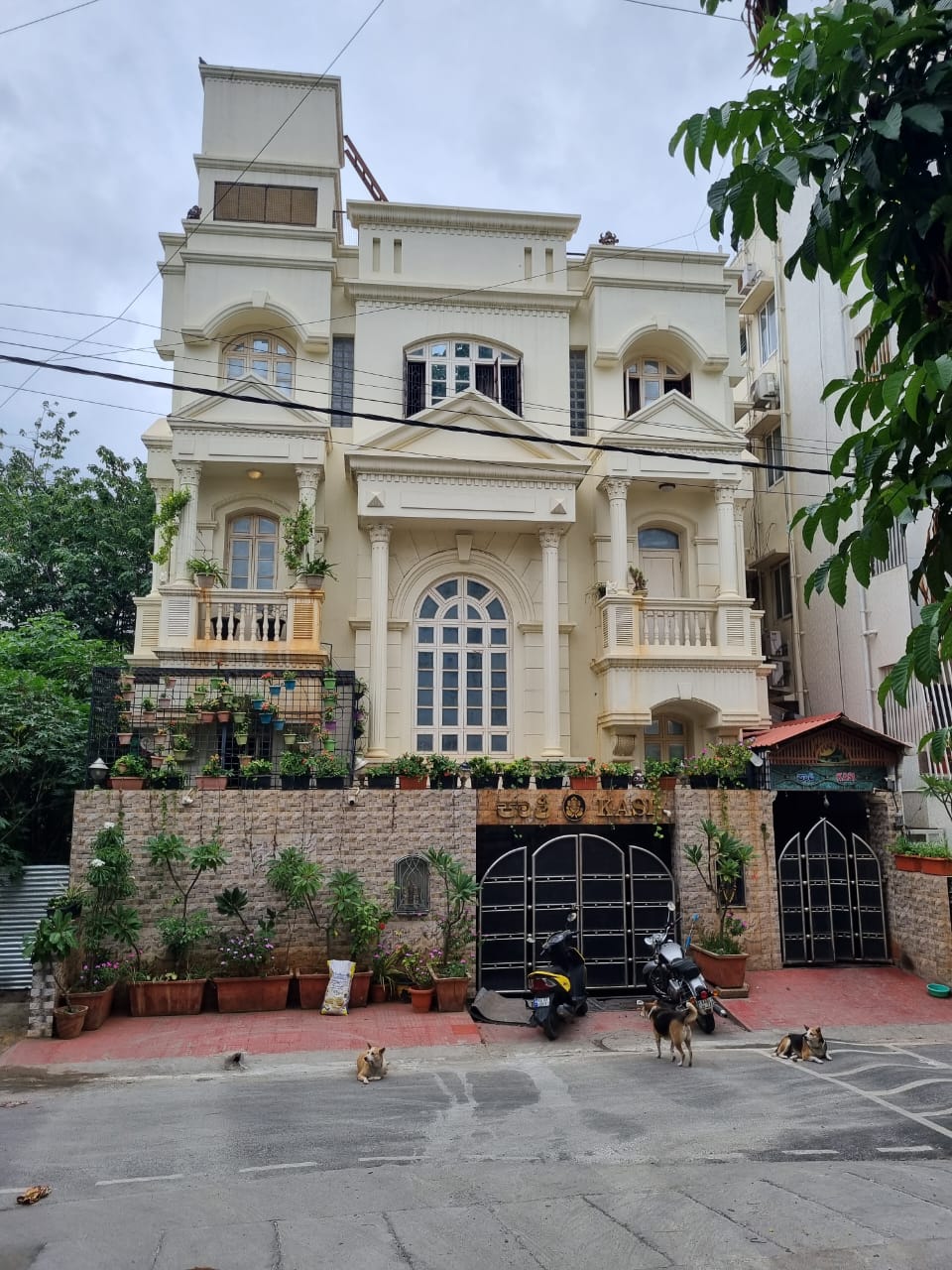 Resale 6+ Bedroom 9000 Sq.Ft. Independent House in Mahalakshmi Layout