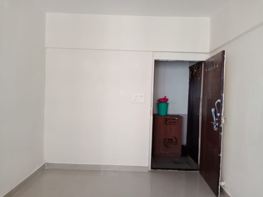 Resale Studio 235 Sq.Ft. Apartment in Hiranandani Solitaire Studio