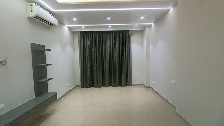 4 Bedroom 120 Sq.Mt. Builder Floor in Rohini Sector 7 Delhi