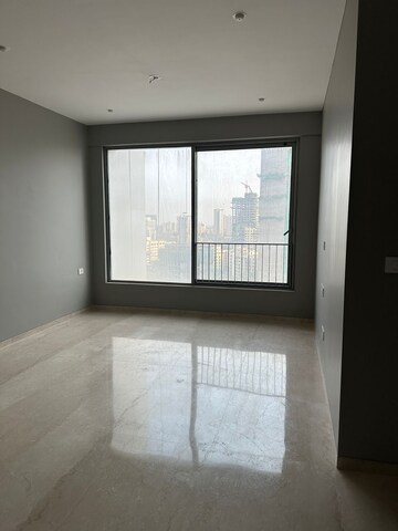 Room in 3 BHK Apartment at Oberoi Eternia, Mulund West – for Sale