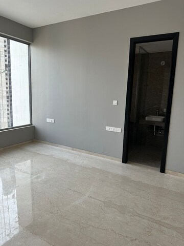 Room in 3 BHK Apartment at Oberoi Eternia, Mulund West – for Sale
