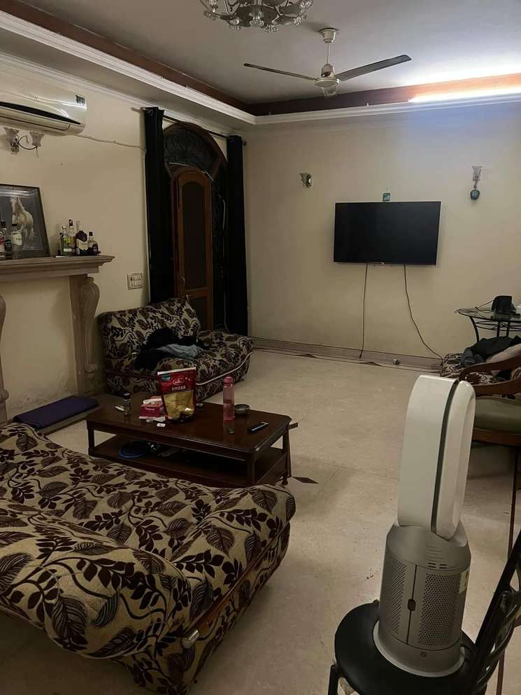 6+ Bedroom 250 Sq.Yd. Villa in Chhaproli Khadar Noida