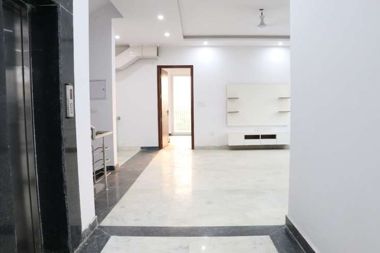 6+ Bedroom 300 Sq.Mt. Independent House in Sector 72 Noida