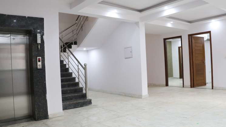 6+ Bedroom 360 Sq.Mt. Independent House in Sector 70 Noida