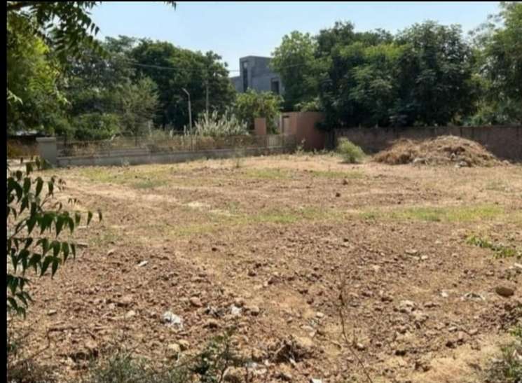 Independent Plot On 60 Feet Road For Hospital / Corporate House