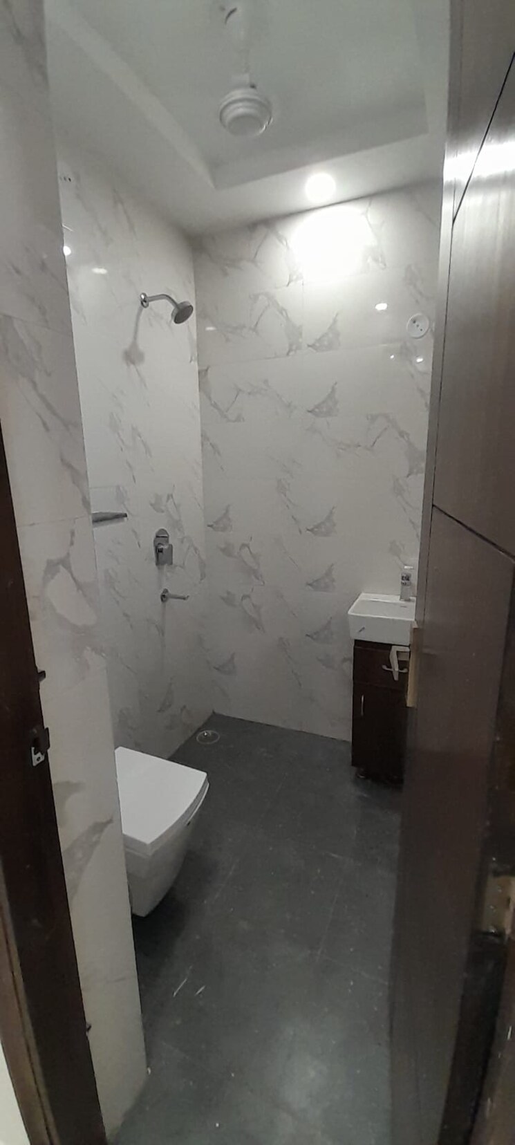 Bathroom, fidato-honour-homes 3 Bedroom 179 Sq.Yd. Builder Floor In Sector 89 Faridabad 5522310