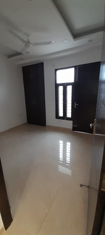 Room in 3 BHK Builder Floor at Fidato Honour Homes, Sector 89 – for Sale