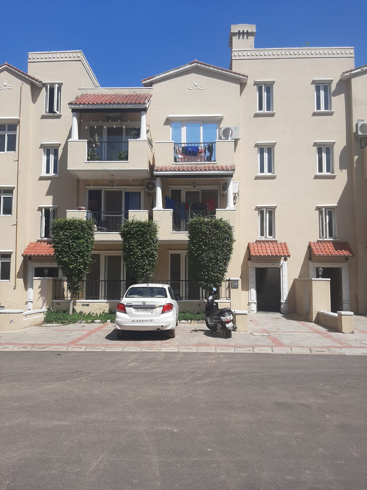 Rental 3 Bedroom 1600 Sq.Ft. Builder Floor in Emaar Emerald Floors, Sector 65 Gurgaon 5536116