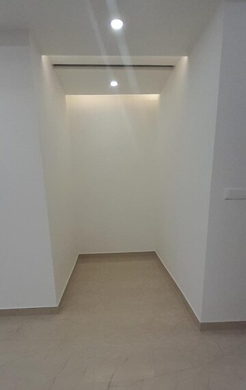 Room in 4 BHK Builder Floor at BPTP Park 81, Sector 81 – for Sale