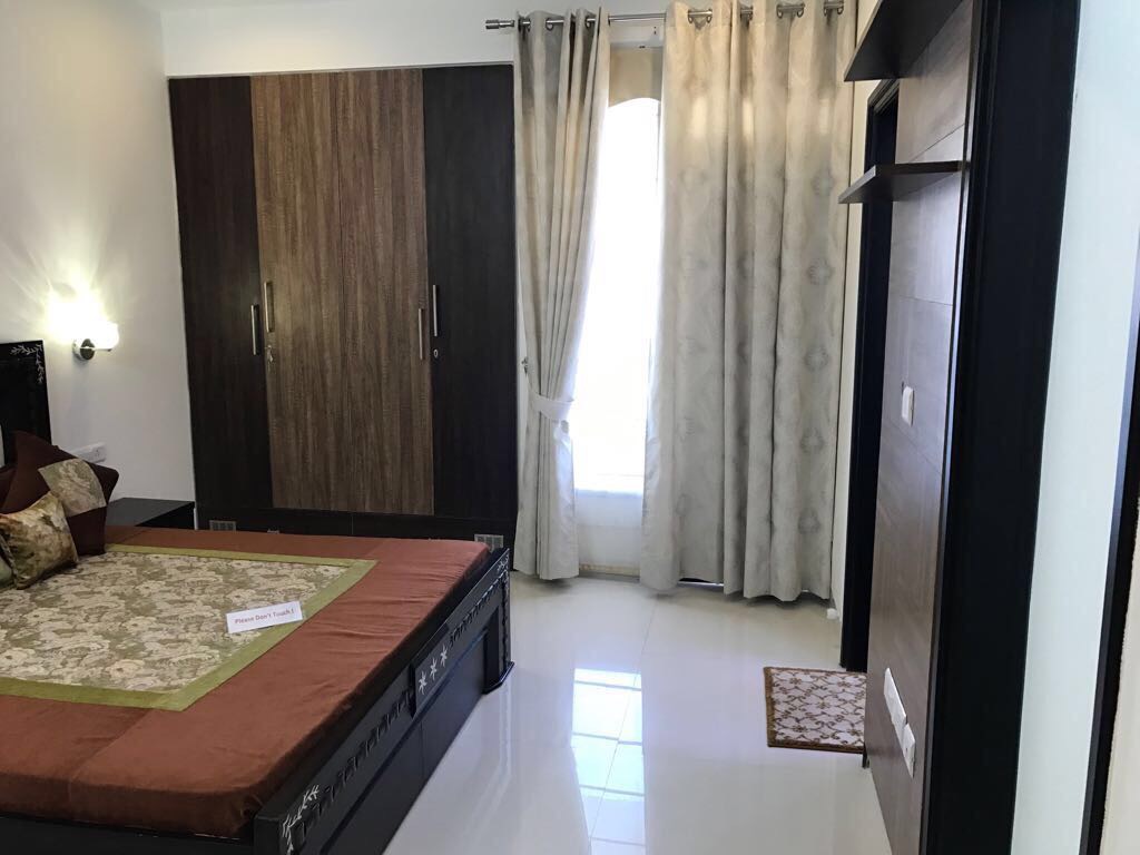 Resale 3 Bedroom 1827 Sq.Ft. Apartment in Golden Sand Apartments