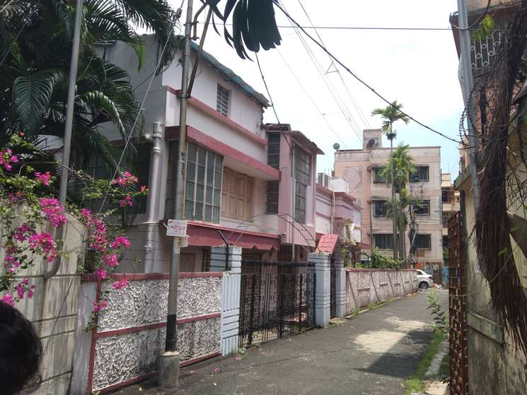 6 Bedroom 3000 Sq.Ft. Independent House in Dhakuria Kolkata
