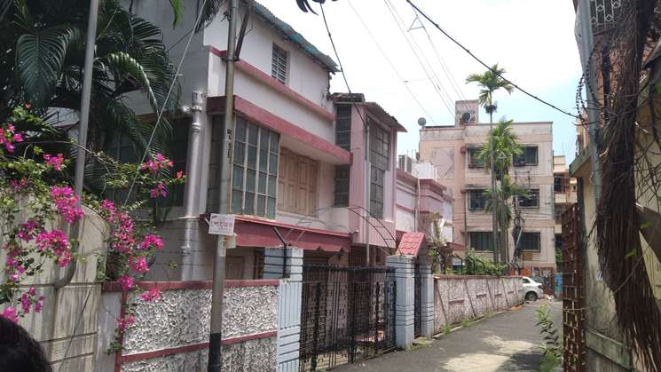 6 Bedroom 3000 Sq.Ft. Independent House in Dhakuria Kolkata