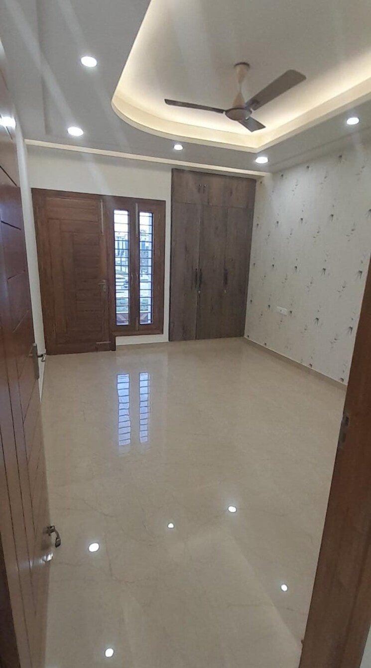 Room, bptp-eden-estate 4 Bedroom 268 Sq.Yd. Builder Floor In Sector 81 Faridabad 5549109