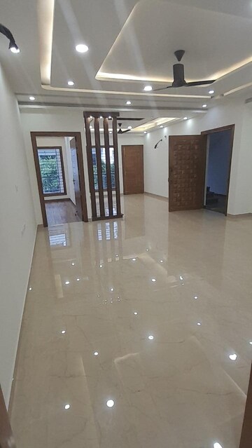 3 BHK Builder Floor For Sale in BPTP Parkland Pride, Sector 77